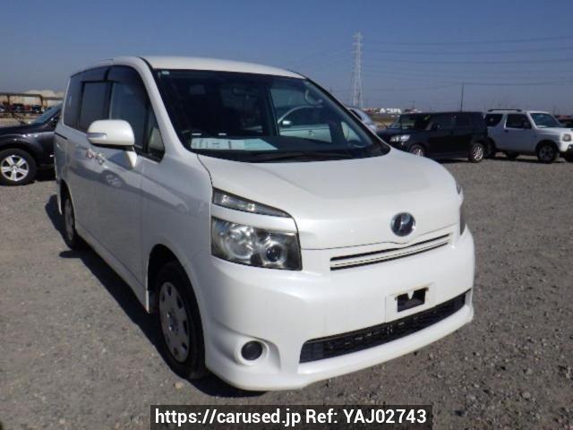 2007 Toyota Voxy ZRR70G Ref no. YAJ02743